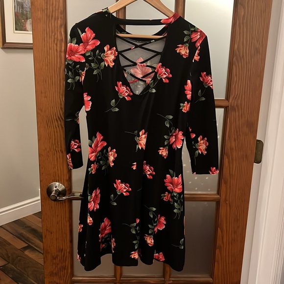 By and by brand Black dress with flowers size Large - Picture 3 of 3